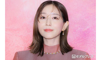 第1子妊娠中の田中みな実、ヒールブーツ＆ミニ丈ドレスで登場 撮影現場でのまさかの勘違い明かす【ダウンタイム】 画像