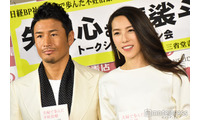 魔裟斗＆矢沢心、1日警察署長夫婦ショットに反響「制服がすごくお似合い」「凛々しくてかっこいい」 画像