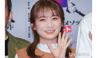 秋元真夏、白ノースリドレスから美肌輝く「天使」「可愛すぎて眩しい」と絶賛の声 画像