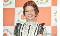 スザンヌ、美脚＆美ボディ際立つ水着姿で豪華リゾート満喫「目が釘付け」「大人の魅力が爆発してる」の声 画像