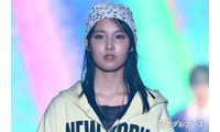 日向坂46松尾桜「TGC」初出演でファッションショーデビュー バンダナ×パーカーのストリートスタイルで堂々ウォーク【TGC2026A/W】 画像