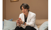 Netflixシリーズ「ダウンタイム」小宮ルイ（間宮祥太朗）ビジュアル秘話 メッシュ・カラコン・メイク…「トッピングが全部乗せ」【モデルプレス独占】 画像