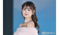 Netflix「ダウンタイム」で話題・鶴嶋乃愛、オフショルから美デコルテ際立つ「上品で綺麗」「透明感すごい」と反響続々【ガルアワ2026A/W】 画像