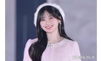 乃木坂46川崎桜、淡いピンクコートのガーリーコーデ ベレー帽姿で甘い笑顔【ガルアワ2026A/W】 画像