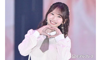 日向坂46藤嶌果歩「ガルアワ」初登場でハートポーズ ネクタイ×ミニスカのフェミニンコーデ【ガルアワ2026A/W】 画像