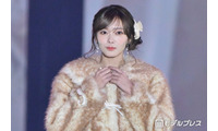 櫻坂46田村保乃、ふわふわファーコート×ミニ丈スカート 冬のフェミニンコーデで観客魅了【ガルアワ2026A/W】 画像