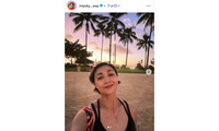香坂みゆき、ハワイでの背中ざっくり水着ショット公開「スタイル抜群」「背中もウエストラインも綺麗すぎ」の声 画像
