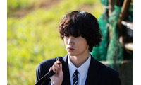 窪塚愛流は「ほっとけない弟系愛嬌俳優」山元環監督が印象明かす「呪いのスマホ」独占カット解禁 画像