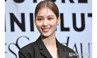 TWICEサナ、美腕＆美ボディ輝くノースリブラックドレス姿披露「眩しいほどのオーラ」「気品凄い」と反響 画像