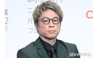 田村淳「パパのコスプレを見ても全く動じない」娘たちとの3ショット公開「幸せな親子時間」「父の愛にほっこり」と反響 画像