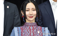 ファーストサマーウイカ、胸元ざっくりキャミドレス姿披露に反響「まさに妖艶」「目が釘付け」の声 画像