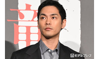 柳楽優弥、デビュー当初に目指していた“意外な道”明かす「審査結果が1年くらい遅れまして」【RYUJI 竜二】 画像