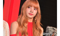 BLACKPINKリサ、へそ出し＆スラリ美脚のピンクミニスカコーデが話題「スタイルが次元違い」「バービー人形みたい」の声 画像