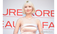 TWICEモモ、タイトミニワンピから美ボディ際立つ「神スタイル」「腰の位置が高い」と絶賛の声 画像