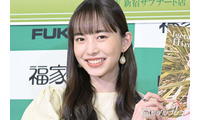 井桁弘恵、美脚際立つミニスカユニフォーム姿に反響「可愛さ優勝」「スタイル抜群」 画像
