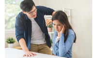 「お金を返して」その一言で激昂した夫に、暴力を振るわれた夜。子どもが見ていたのに気づいた私は、にっこりと微笑んだ 画像