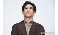 佐野岳、息子抱っこショット公開に反響「息子さんとの温度差が可愛い」「嬉しさがビシビシ伝わってくる」の声 画像