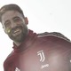ユーヴェGK、セクシー彼女のボールを弾きまくる…ソファーで 画像