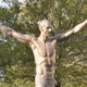 ボッコボコにされたイブラの銅像、ついに「引っ越し」へ… 画像