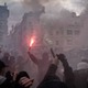 「2週間サッカー中断」のチェコ、市民が大暴走！警察と全面衝突 画像