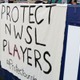 米女子サッカー、指導者の性的虐待に抗議…試合を中断し「円陣」作る 画像