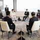 首相、自動車整備士と車座 画像