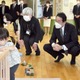 首相、民生委員と車座対話 画像