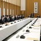 府省庁で弔旗掲揚と黙とう 画像