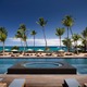 ハワイ島に新ホテル「コナ ビレッジ ローズウッド リゾート」海が煌めくバープールや寛ぎの客室を完備 画像