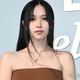 TWICEミナ、渋谷降臨 美デコルテ際立つビスチェドレスで華やかに＜FENDI selleria＞ 画像