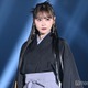 FRUITS ZIPPER櫻井優衣、トップバッターで「アイドルランウェイ」開幕 黒着物オマージュ衣装でシックに【IDOL RUNWAY COLLECTION 2025】 画像