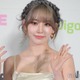 LE SSERAFIMサクラ、“超ミニ丈”×白タイツで美脚透ける「圧巻の脚線美」「スタイルがレベチ」の声 画像