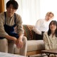 【彼女がそれも愛と呼ぶなら 第1話】伊麻（栗山千明）、氷雨（伊藤健太郎）らと“複数恋愛”の関係性に 常識超えるラブストーリー開幕 画像