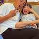 パンサー尾形、まるで友達同士！？娘との仲良しピースSHOTに「最高な父親」「とってもいい関係」 画像