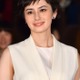 ホラン千秋、シルバーヘアのオフショット公開「似合ってる」「大人っぽくて素敵」と反響 画像