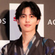 志尊淳、オフ感のある夜道での振り向きSHOTに「イケメンすぎない？？」「今日も眼福」の声 画像