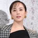 比嘉愛未、美背中ざっくりドレス姿披露「大胆」「美しすぎる」の声 画像