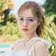 白石麻衣、色白美肩がチラリ！淡色カラーレンズメガネを取り入れた夏の着こなしを披露 画像