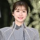 生見愛瑠、ざっくりニットからスラリ美脚披露「スタイル抜群」「おしゃれ」と反響 画像