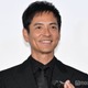 沢村一樹、妻と湘南デート中の2ショット公開「絵になる」「憧れの夫婦」の声 画像