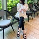甘さときちんと感の絶妙バランス！パフスリーブ×黒パンツで好印象を狙って【40代の毎日コーデ】 画像