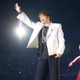 香取慎吾、初のソロアリーナツアー開幕「これからもステージに立ち続けたい」自身演出のステージで魅了 画像