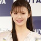 鈴木ゆうか、美デコルテ輝くウエディングドレス姿披露「惚れる」「ラインが美しい」の声 画像