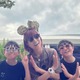 hitomi、息子たちとパシャリ！家族でディズニーSHOTに反響「アクティブで素敵ママさん」「幸せな時間ですね」 画像