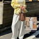 レモンイエローを味方に、白パンツを軽やかに着こなす初夏の装い【40代の毎日コーデ】 画像