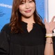 大島麻衣、ミニスカから色白美脚披露「スタイル抜群」「可愛すぎ」の声 画像