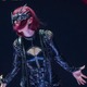 浜崎あゆみ、赤毛ボブ×ボンテージ風衣装のステージSHOTにファン悶絶「破壊力えぐすぎ」「目の保養」 画像