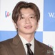 田中圭、不倫疑惑騒動後初の公の場 共演者と笑顔でトークも【おい、太宰】 画像