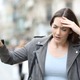 「更年期なんて他人事だと思ってた」52歳の私を襲った突然の「動悸とめまい」、そこから始まった大変な日々は 画像