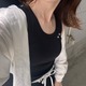 大人はどう着る？【ユニクロ×アニヤ】コラボのおめめタンク。こなれ見えの秘訣は、あえてのシンプル【40代の毎日コーデ】 画像